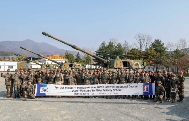 ▲육군은 해외 방산협력국에게 국산 무기체계 운영 노하우를 교육하는 25-4기 육군 국제과정(K-AIC)을 성공적으로 종료했다. (육군)