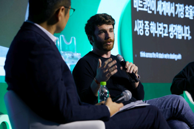 ▲알로라 랩스 창업자인 닉 에먼스가  메인넷에 대해 설명하는 모습 (사진설명 = 알로라 네트워크)