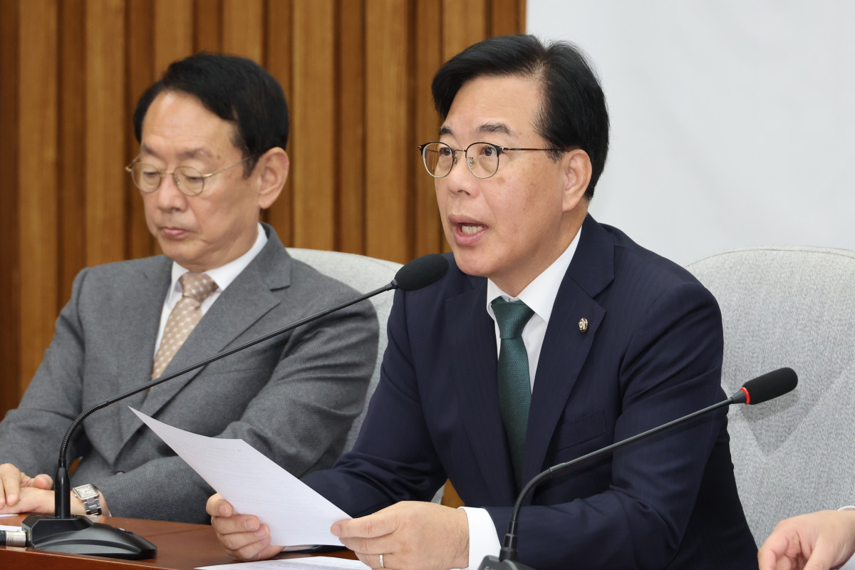 ▲국민의힘 송언석 원내대표가 28일 서울 여의도 국회에서 열린 원내대책회의에서 발언하고 있다. 2025.11.28 (연합뉴스)