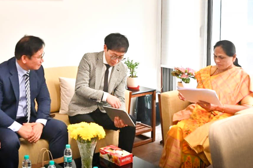 ▲왼쪽부터 김동규 이엠앤아이 사외이사, 고창훈 이엠앤아이 대표, 쇼바 카란들라제 장관(이엔앤아이 제공)