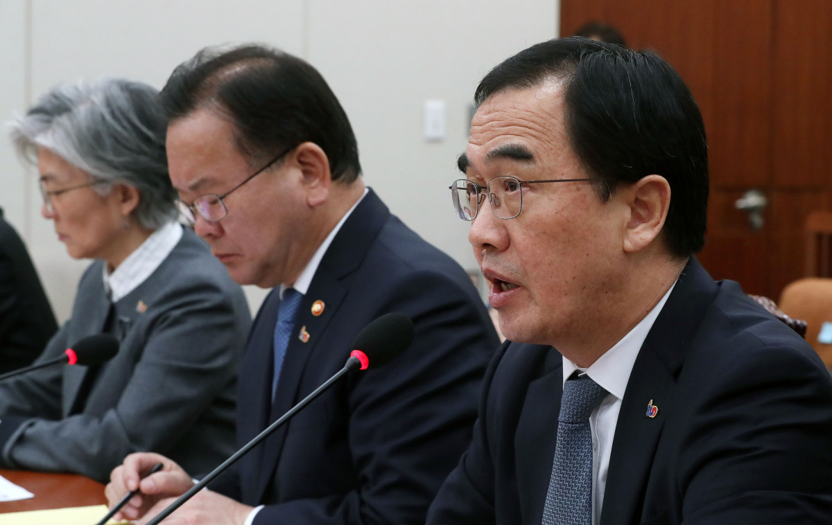 ▲ 조명균 전 통일부 장관이 2019년 3월 21일 서울 여의도 국회 본청 외교통일위원회 회의실에서 열린 남북경제협력특별위원회 전체회의에서 의원들 질의에 답하고 있다. (뉴시스)