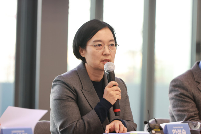 ▲한성숙 중소벤처기업부 장관이 지난달 20일 서울 강남구 씨스퀘어에서 열린 '소상공인 성장 제1차 릴레이 간담회'에서 인사말을 하고 있다. (사진제공=중소벤처기업부)