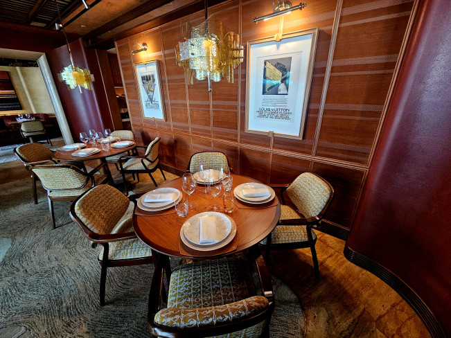 ▲28일 신세계백화점 본점 더 리저브(옛 본관)에 위치한 ‘루이비통 비저너리 저니’ 6층, 루이 비통이 한국에서 처음 선보이는 정식 다이닝 ‘제이피 앳 루이비통’ 내부가 보이고 있다. (사진=정영인 기자 oin@)
