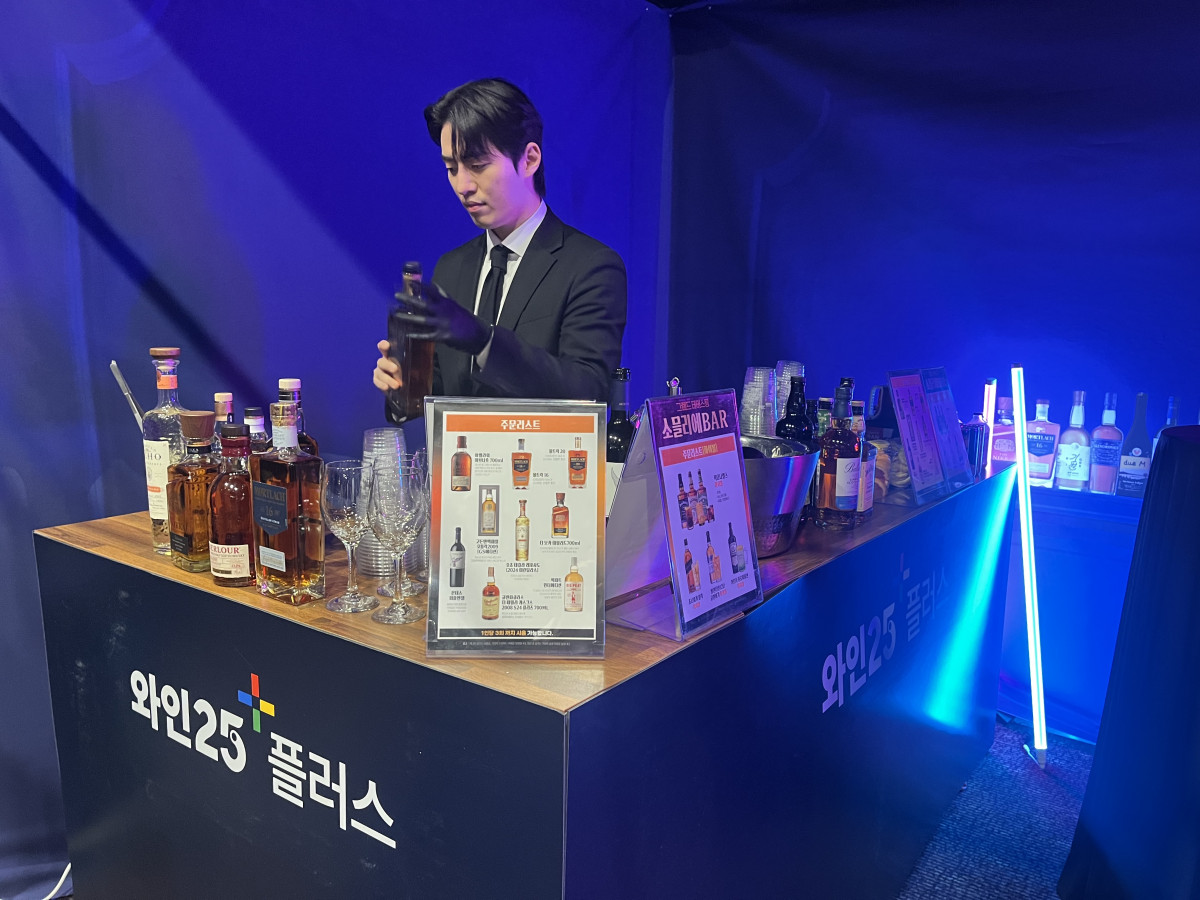 ▲28일 오후 ‘2025 하반기 그랜드 테이스팅’에 마련된 소믈리에 전용 바 (사진제공=GS리테일)