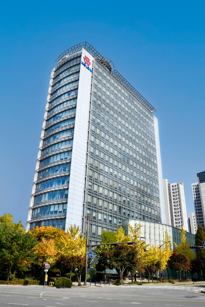 ▲코오롱글로벌 과천 사옥 가을 전경 (사진제공=코오롱글로벌)