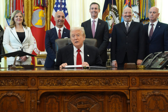 ▲트럼프 대통령이 11월 6일(현지시간) 백악관에서 글로벌 제약사와의 비만치료제 가격 인하 합의를 발표하고 있다.(UPI=연합뉴스) (AP=dusgkqsbtm)