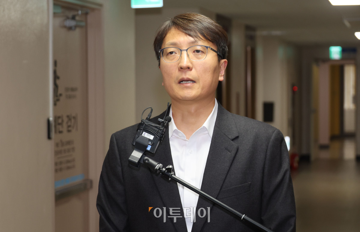 ▲박대준 쿠팡 대표가 30일 서울 종로구 정부서울청사에서 열린 쿠팡 관련 긴급 관계부처 장관회의에 참석하며 사과 의사를 표명하고 있다. 조현호 기자 hyunho@