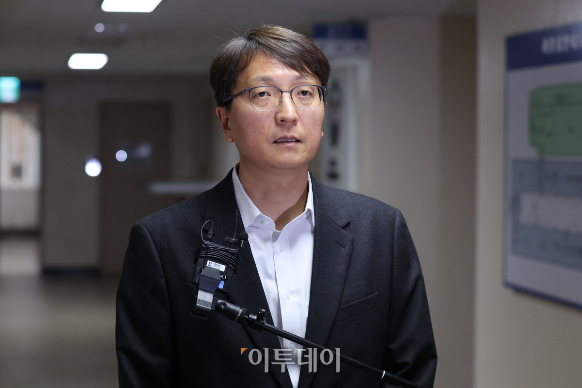 ▲박대준 쿠팡 대표가 30일 서울 종로구 정부서울청사에서 열린 쿠팡 관련 긴급 관계부처 장관회의에 참석하며 사과의사를 표명하고 있다. 조현호 기자 hyunho@