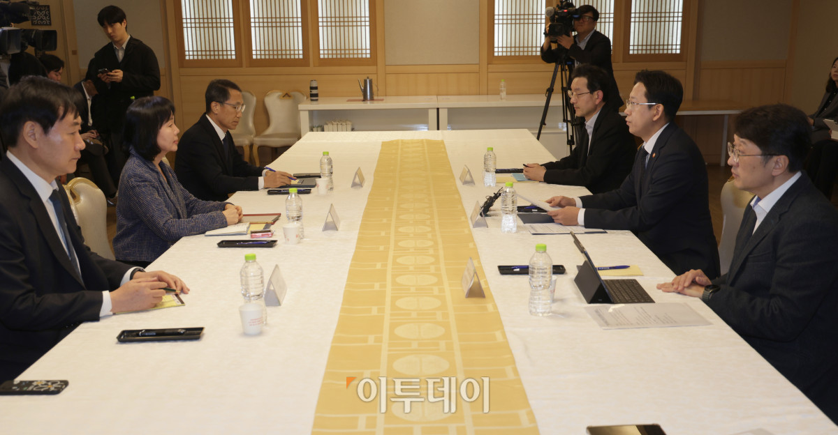 ▲배경훈 부총리 겸 과학기술정보통신부 장관이 30일 서울 종로구 정부서울청사에서 열린 쿠팡 관련 긴급 관계부처 장관회의에서 모두발언을 하고 있다. 조현호 기자 hyunho@