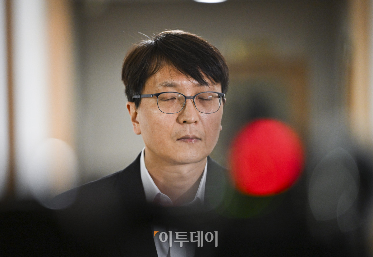 ▲박대준 쿠팡 대표가 30일 서울 종로구 정부서울청사에서 열린 쿠팡 관련 긴급 관계부처 장관회의에 참석 후 청사를 나서며 취재진의 질문에 답하고 있다. 조현호 기자 hyunho@