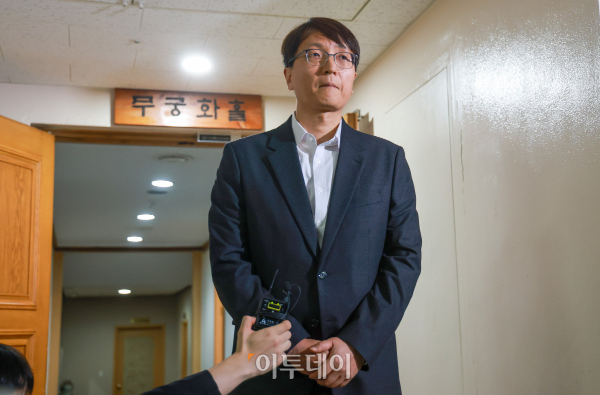 ▲박대준 쿠팡 대표가 30일 서울 종로구 정부서울청사에서 열린 쿠팡 관련 긴급 관계부처 장관회의에 참석 후 고개숙여 사과하고 있다. 조현호 기자 hyunho@