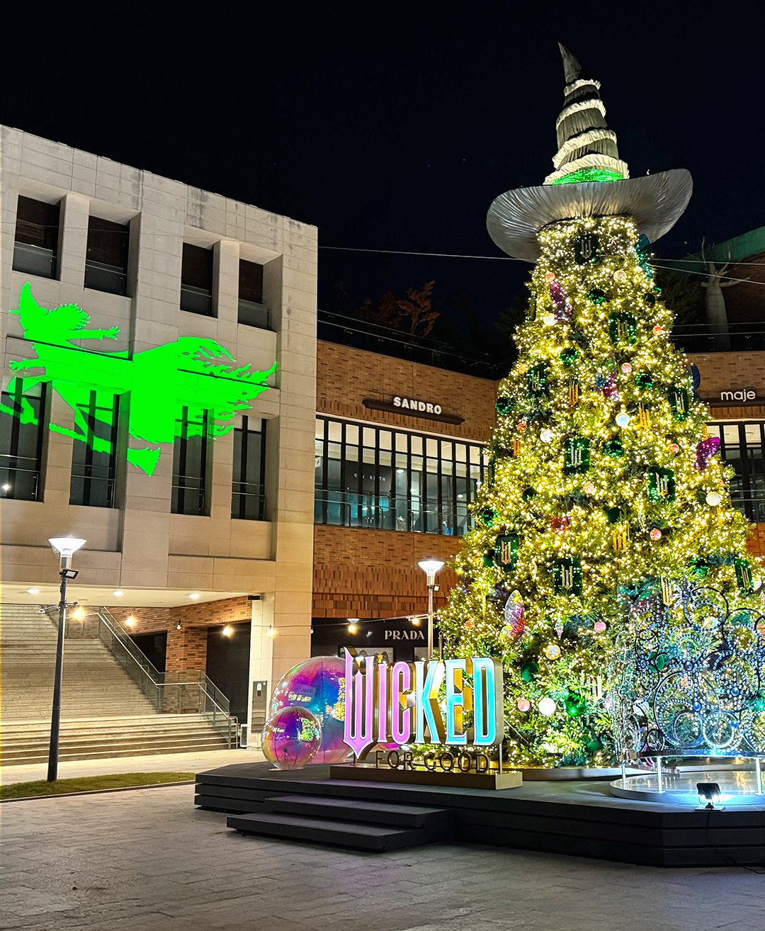 ▲롯데백화점_롯데프리미엄아울렛_파주점__위키드_크리스마스_팝업_축제__전경 (사진제공=롯데아울렛)