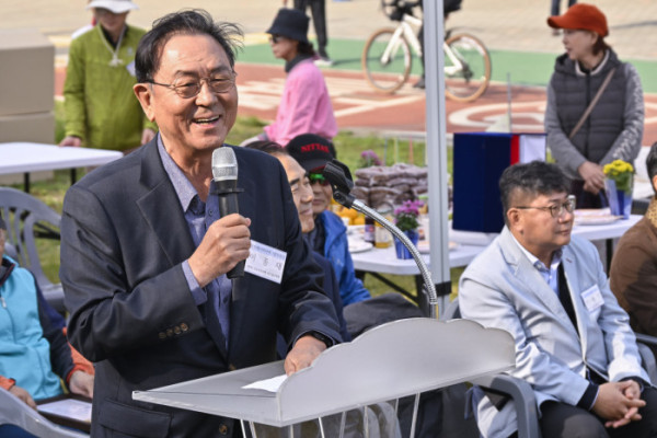 ▲이종재 이투데이그룹 부회장이 30일 서울 강남구 강남탄천파크골프장에서 열린 제5회 강남구청장배 파크골프대회에서 축사를 하고 있다.(사진=이투데이 조현호 기자 hyunho@)