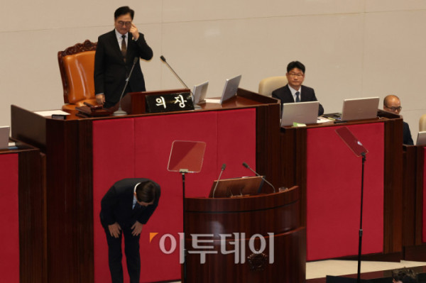 ▲이재명 대통령이 4일 서울 여의도 국회 본회의에서 내년도 정부 예산안에 대한 시정연설을 마치고 인사하고 있다. 고이란 기자 photoeran@