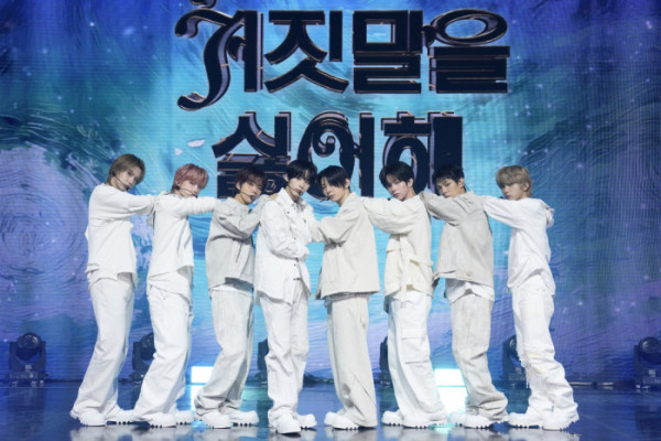 ▲아홉(AHOF) 쇼케이스(사진제공=F&F엔터테인먼트)