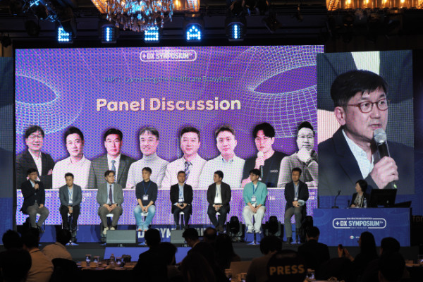 ▲패널토론 참석자들이 ‘제2회 에자이 헬스케어 생태계+DX 심포지엄’에서 헬스케어 오픈이노베이션 생태계 구축과 디지털 헬스케어 확장 방안을 논의하고 있다.(이준호 기자)