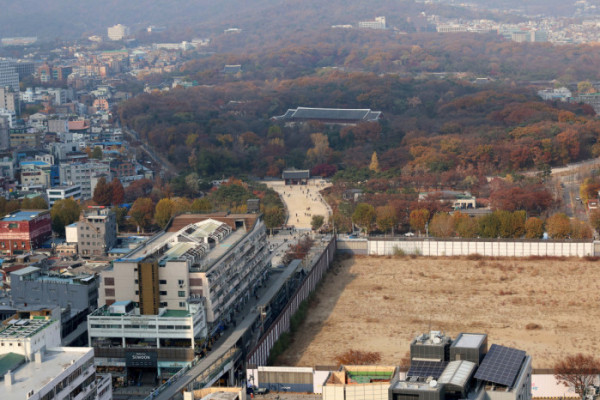 ▲유네스코 세계유산인 종묘 인근 세운4구역 재개발 사업과 관련해 국가유산청과 서울시의 갈등이 심화되고 있다. 사진은 20일 서울 종묘와 세운4구역 재개발 사업지 일대. 신태현 기자 holjjak@