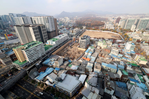 ▲유네스코 세계유산인 종묘 인근 세운4구역 재개발 사업과 관련해 국가유산청과 서울시의 갈등이 심화되고 있다. 사진은 20일 서울 종묘와 세운4구역 재개발 사업지 일대. 신태현 기자 holjjak@