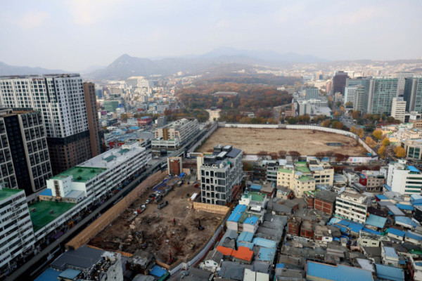 ▲유네스코 세계유산인 종묘 인근 세운4구역 재개발 사업과 관련해 국가유산청과 서울시의 갈등이 심화되고 있다. 사진은 20일 서울 종묘와 세운4구역 재개발 사업지 일대. 신태현 기자 holjjak@