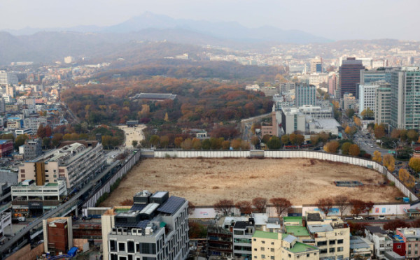 ▲유네스코 세계유산인 종묘 인근 세운4구역 재개발 사업과 관련해 국가유산청과 서울시의 갈등이 심화되고 있다. 사진은 20일 서울 종묘와 세운4구역 재개발 사업지 일대. 신태현 기자 holjjak@