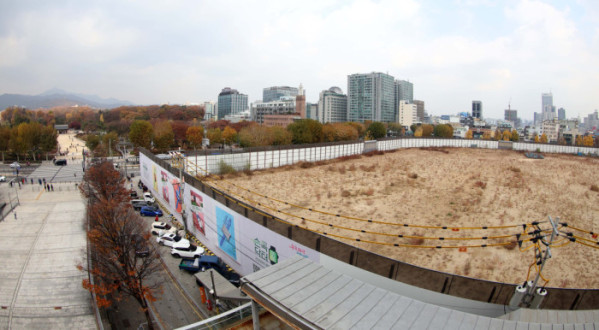 ▲유네스코 세계유산인 종묘 인근 세운4구역 재개발 사업과 관련해 국가유산청과 서울시의 갈등이 심화되고 있다. 사진은 20일 서울 종묘와 세운4구역 재개발 사업지 일대. 신태현 기자 holjjak@