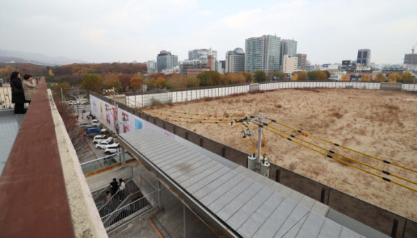 ▲유네스코 세계유산인 종묘 인근 세운4구역 재개발 사업과 관련해 국가유산청과 서울시의 갈등이 심화되고 있다. 사진은 20일 서울 종로구 세운4구역 재개발 사업지 일대. 신태현 기자 holjjak@