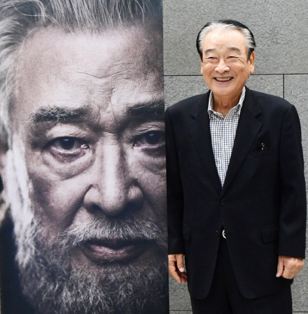 ▲2021년 연극 ‘리어왕’ 기자간담회에서 이순재.(이투데이 DB)