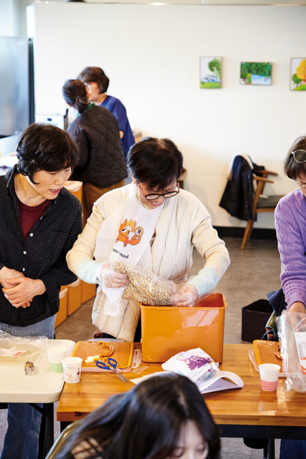 ▲장 만들기 체험 중인 수강생들.(박진주 프리랜서)