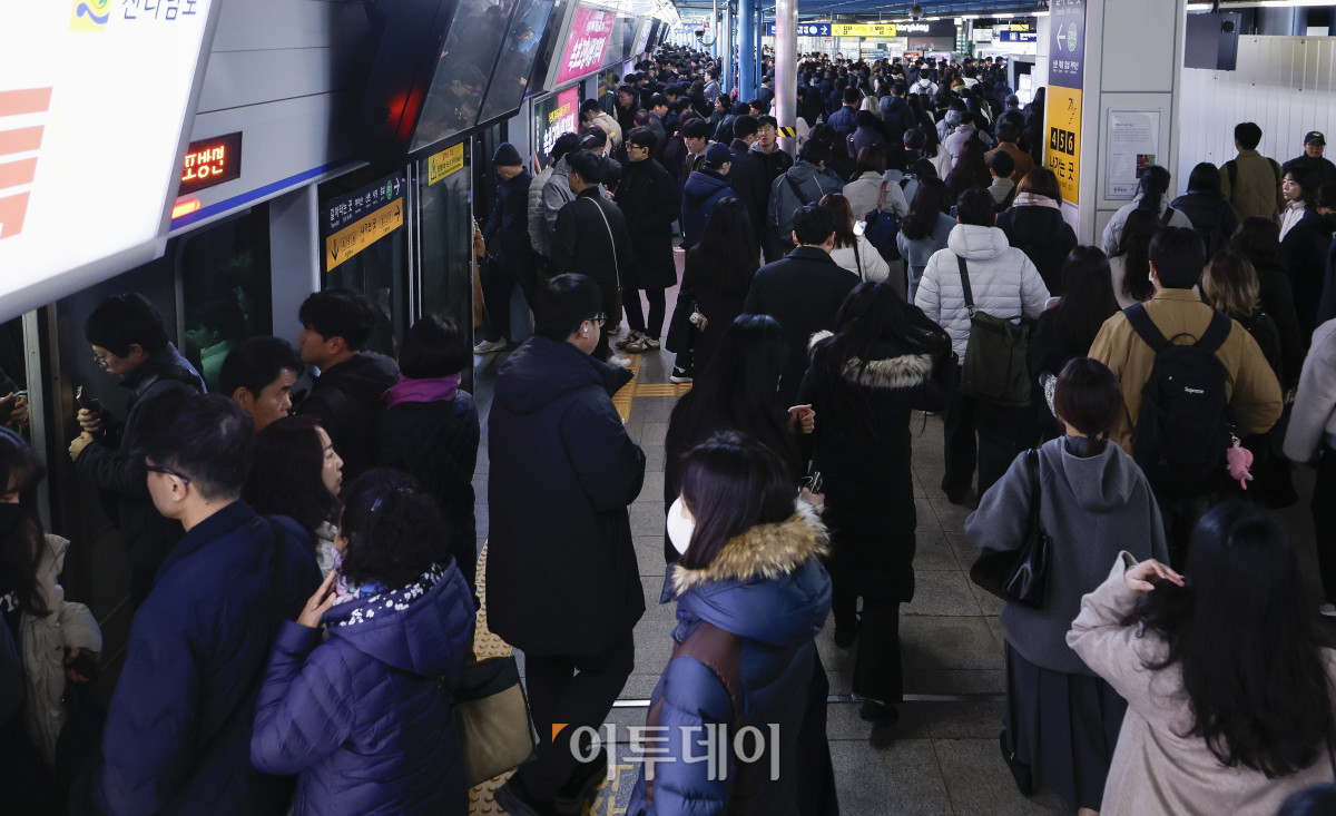 ▲서울시, 출근길 혼잡 막으려 지하철·버스 증편 (조현호 기자 hyunho@)
