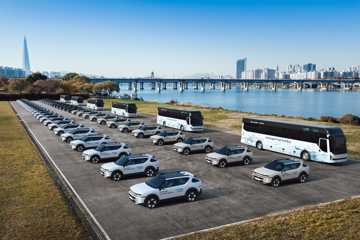 ▲ 수소위원회 CEO 서밋 지원되는 디 올 뉴 넥쏘와 유니버스 수소전기버스의 모습. (사진=현대차)