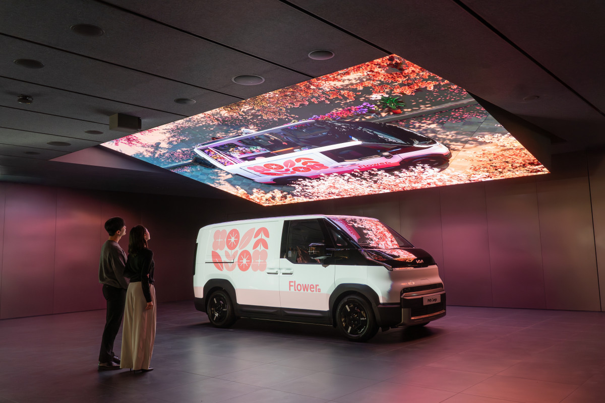 ▲기아 ‘오토랜드 화성’ 고객체험 공간 1층 PBV 스테이지 전경. (사진=기아)