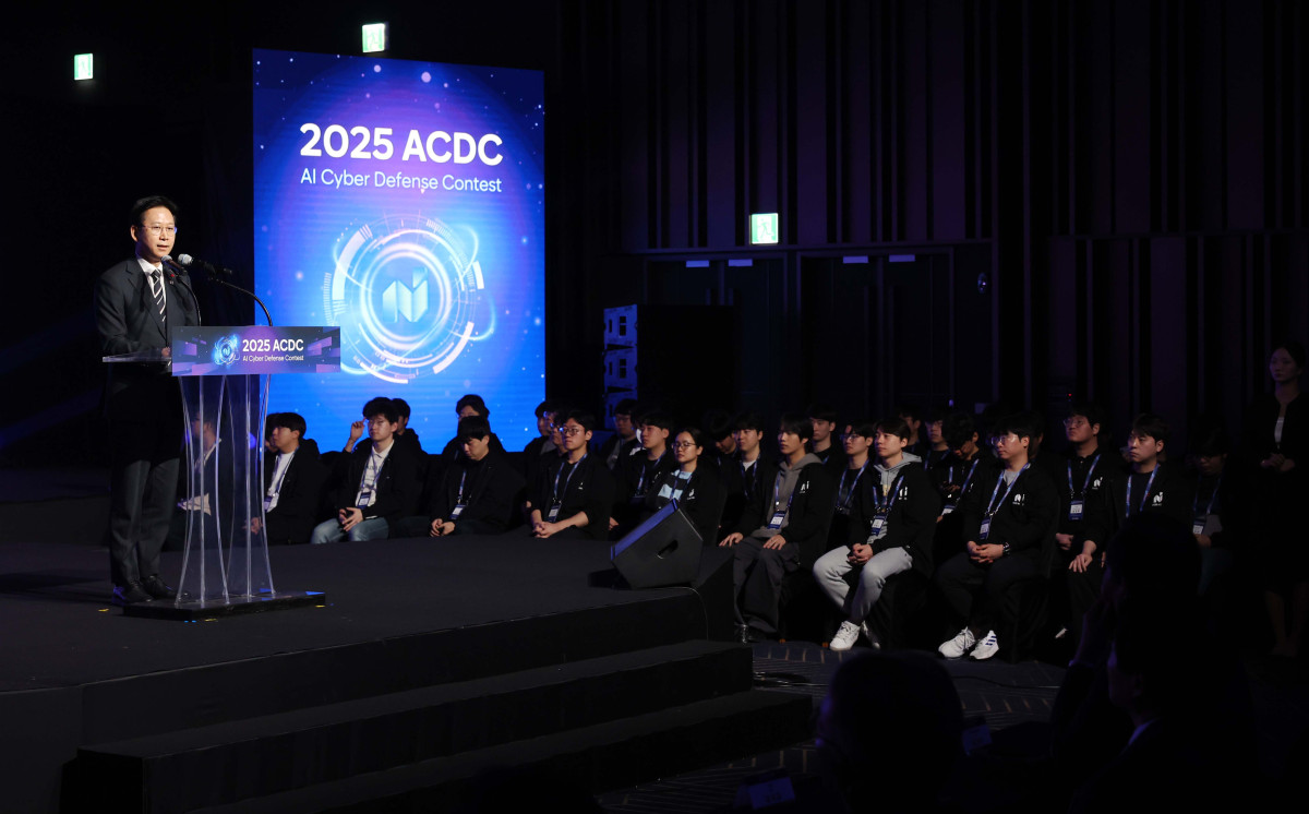 ▲배경훈 부총리 겸 과학기술정보통신부 장관이 1일 서울 강남구 코엑스에서 열린 '2025 인공지능 해킹방어대회(ACDC·AI Cyber Defense Contest)' 개회식에서 인사말을 하고 있다. 신태현 기자 holjjak@