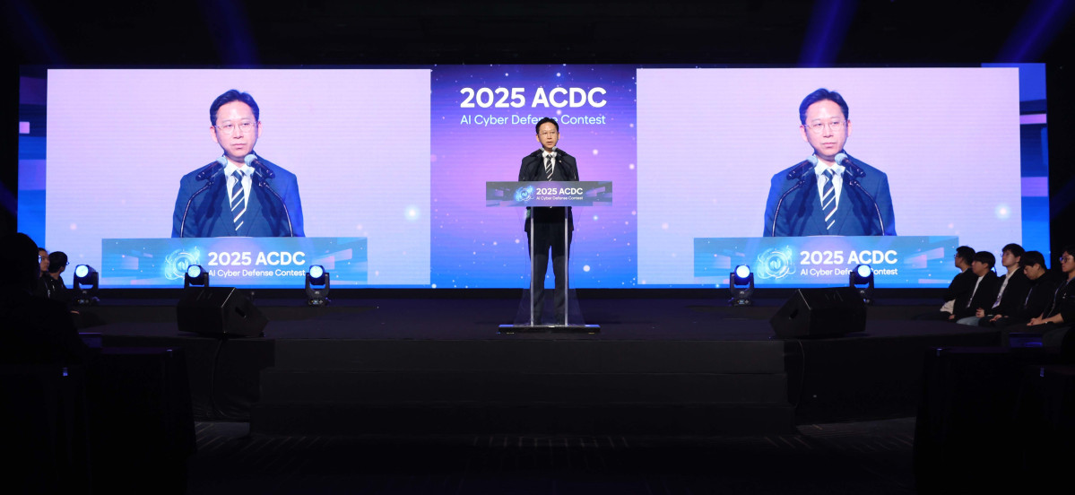 ▲배경훈 부총리 겸 과학기술정보통신부 장관이 1일 서울 강남구 코엑스에서 열린 '2025 인공지능 해킹방어대회(ACDC·AI Cyber Defense Contest)' 개회식에서 인사말을 하고 있다. 신태현 기자 holjjak@