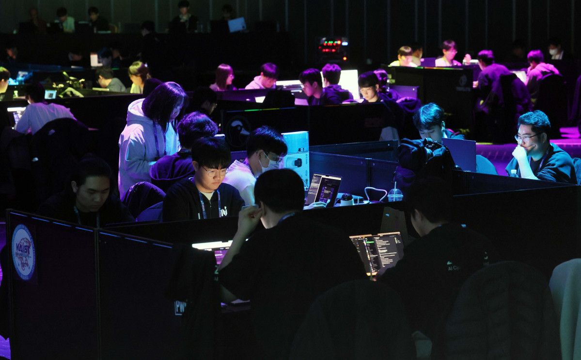 ▲1일 서울 강남구 코엑스에서 '2025 인공지능 해킹방어대회(ACDC·AI Cyber Defense Contest)'가 열리고 있다. 신태현 기자 holjjak@