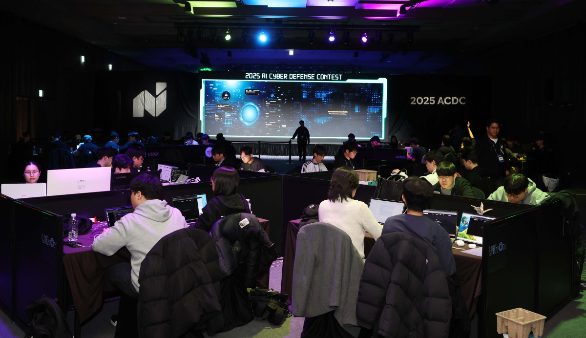 ▲1일 서울 강남구 코엑스에서 '2025 인공지능 해킹방어대회(ACDC·AI Cyber Defense Contest)'가 열리고 있다. 신태현 기자 holjjak@