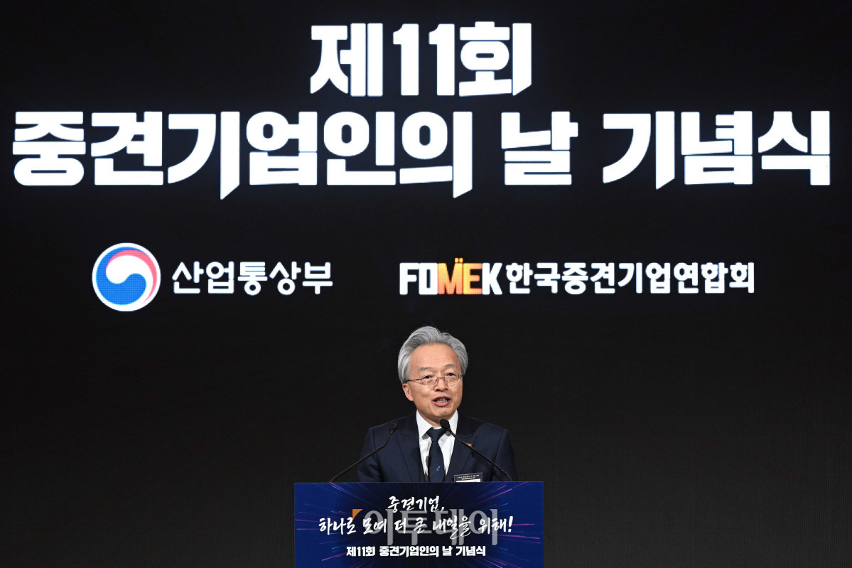 ▲최진식 한국중견기업연합회 회장이 1일 서울 중구 롯데호텔에서 열린 제11회 중견기업인의 날 기념식에서 개회사를 하고 있다. 청사사진기자단