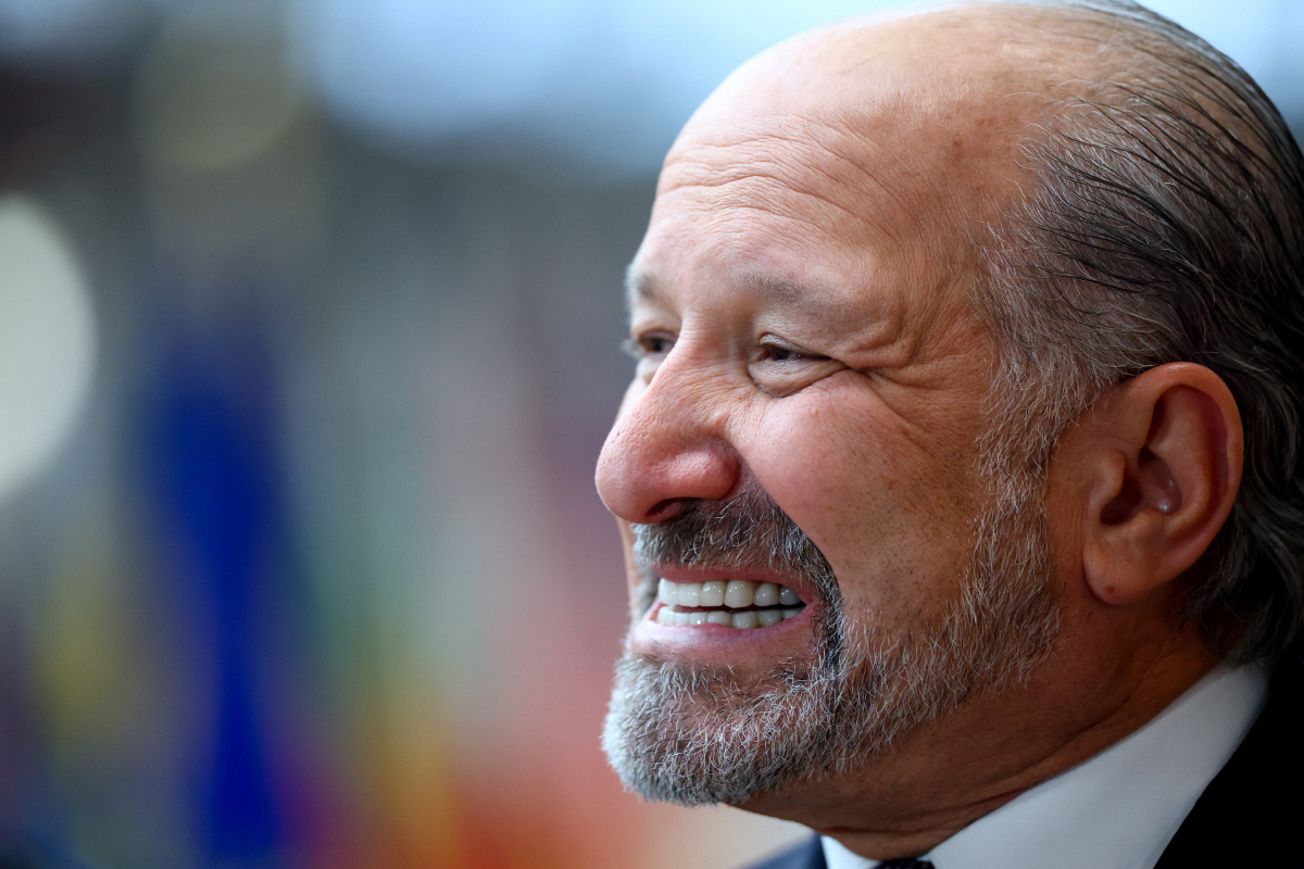 ▲하워드 러트닉 미국 상무장관이 지난달 24일 벨기에 브뤼셀에서 기자회견을 하고 있다.  (브뤼셀/로이터연합뉴스)