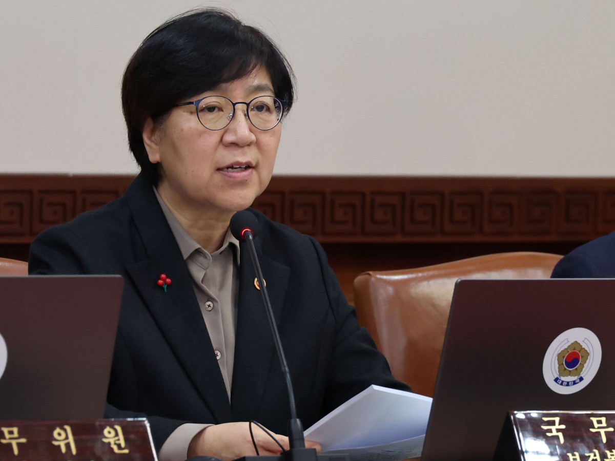 ▲정은경 보건복지부 장관이 지난달 25일 오전 서울 종로구 정부서울청사에서 열린 국무회의에 참석해 업무보고를 하고 있다. (뉴시스)