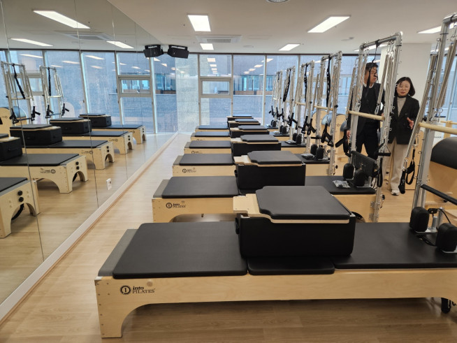 ▲서울 관악구 '관악더행복마루'에 설치된 기구필라테스실 모습. (사진=정용욱 기자 dragon@)