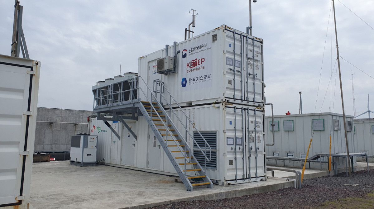 ▲한국가스공사가 운영중인 PEM 수전해 시스템. (사진제공=한국가스공사)