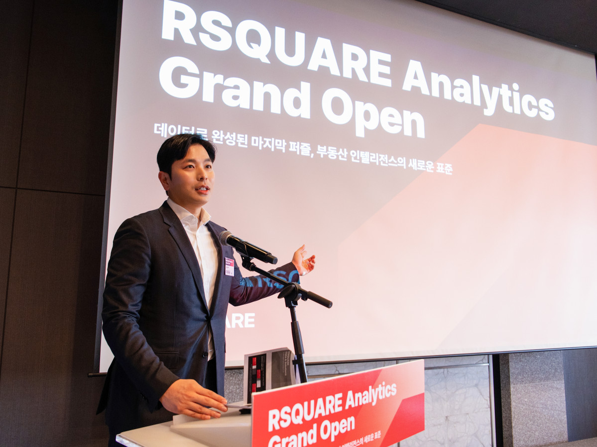 ▲이용균 알스퀘어 대표이사가 2일 기자간담회에서 RA를 소개하고 있다. (사진제공=알스퀘어)