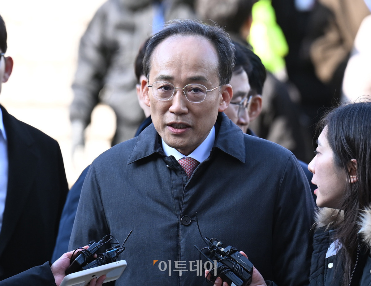 ▲국회의 12·3 비상계엄 해제 표결 방해 혐의를 받는 추경호 국민의힘 전 원내대표가 2일 서울 서초구 서울중앙지방법원에서 열린 구속 전 피의자심문(영장실질심사)에 출석하고 있다. 조현호 기자 hyunho@