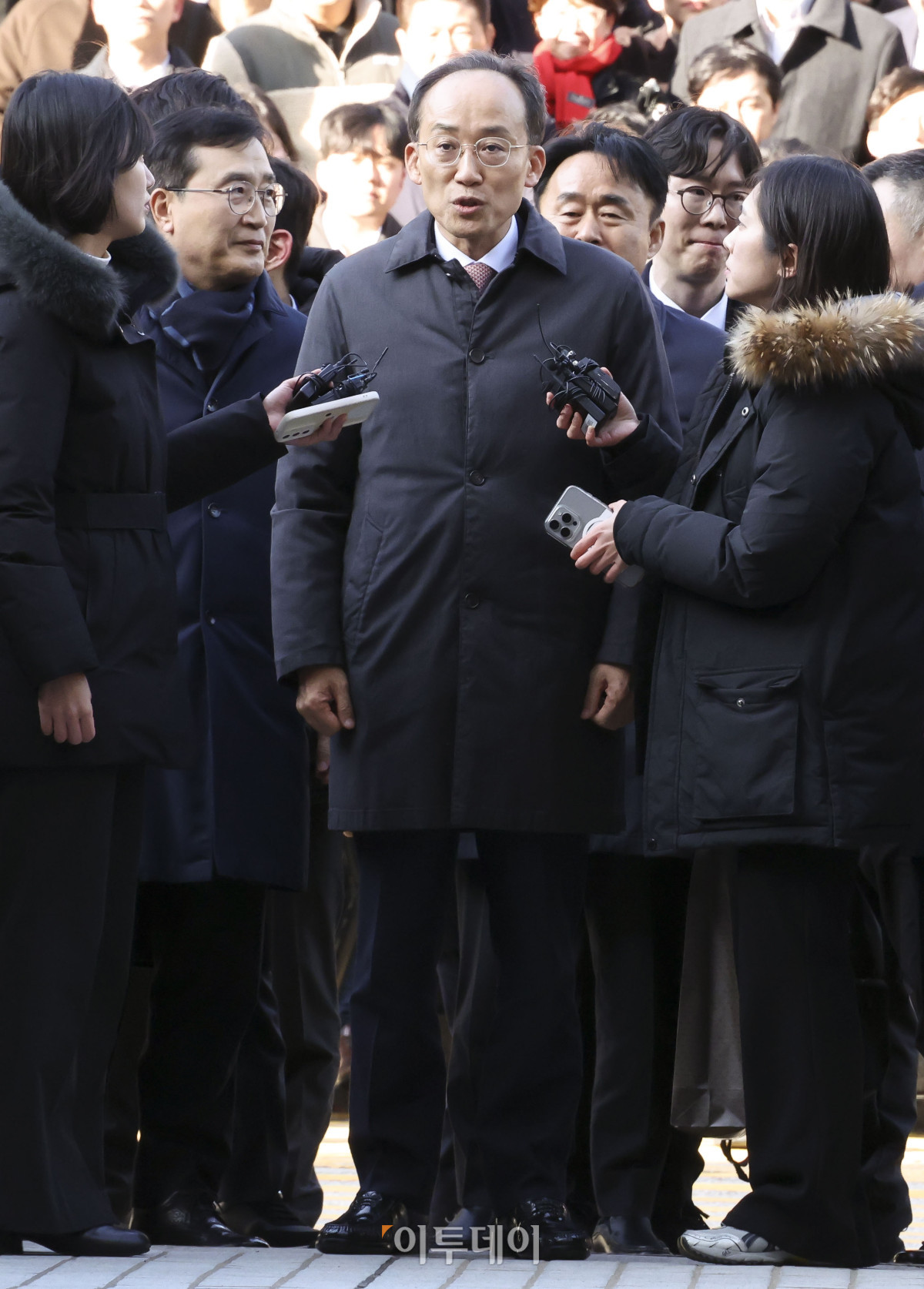 ▲국회의 12·3 비상계엄 해제 표결 방해 혐의를 받는 추경호 국민의힘 전 원내대표가 2일 서울 서초구 서울중앙지방법원에서 열린 구속 전 피의자심문(영장실질심사)에 출석하고 있다. 조현호 기자 hyunho@