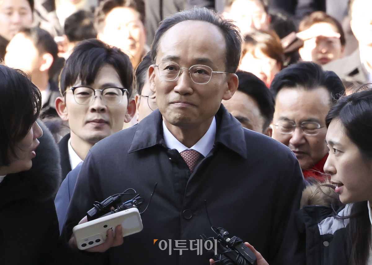 ▲국회의 12·3 비상계엄 해제 표결 방해 혐의를 받는 추경호 국민의힘 전 원내대표가 2일 서울 서초구 서울중앙지방법원에서 열린 구속 전 피의자심문(영장실질심사)에 출석하고 있다. 조현호 기자 hyunho@