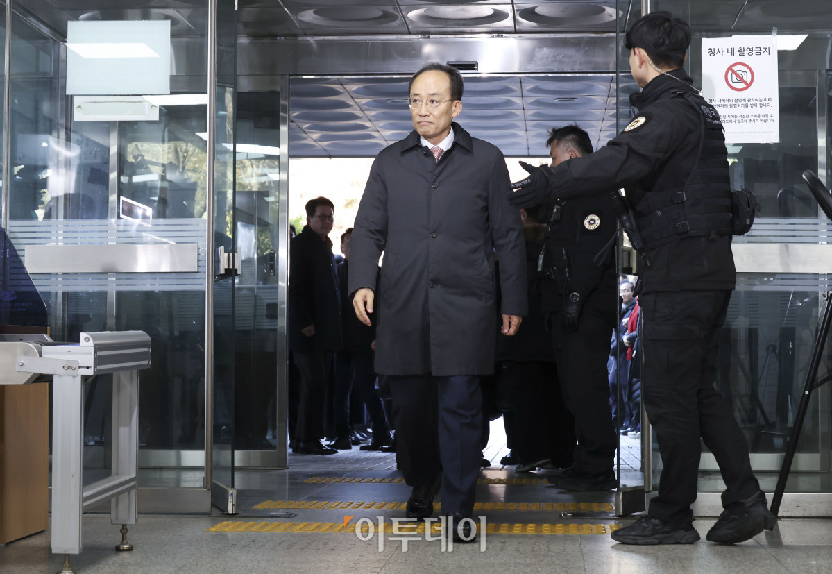 ▲국회의 12·3 비상계엄 해제 표결 방해 혐의를 받는 추경호 국민의힘 전 원내대표가 2일 서울 서초구 서울중앙지방법원에서 열린 구속 전 피의자심문(영장실질심사)에 출석하고 있다. 조현호 기자 hyunho@