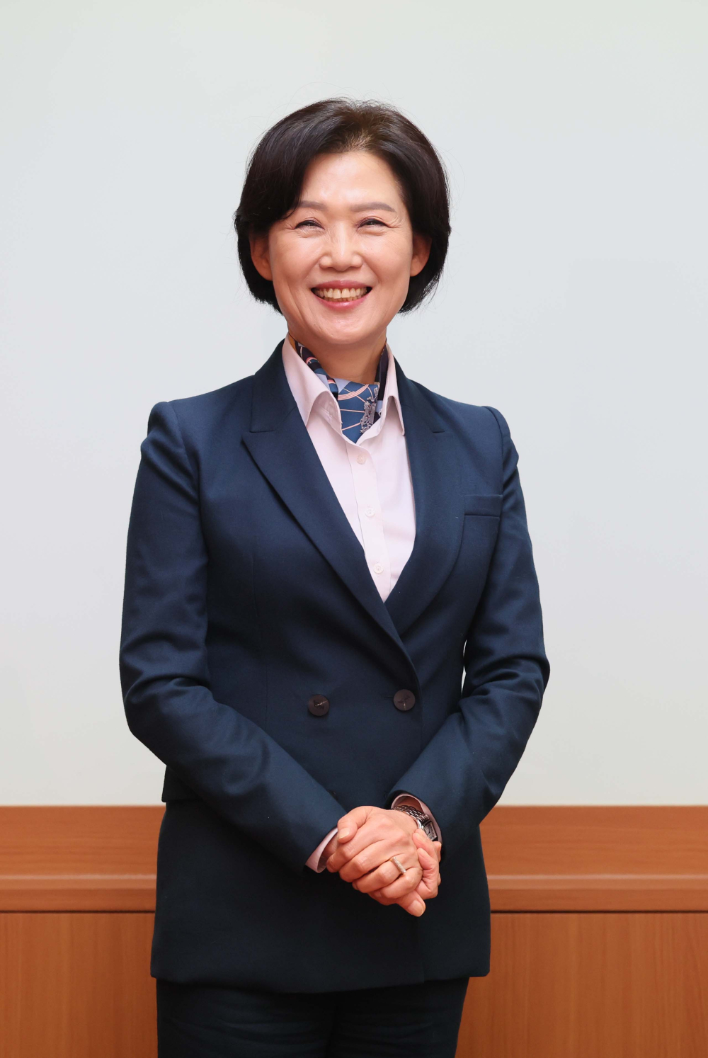 ▲이인실 전 특허청장이 1일 서울 서초구 청운국제특허법인에서 이투데이와 인터뷰에 앞서 포즈를 취하고 있다. (신태현 기자 holjjak@)