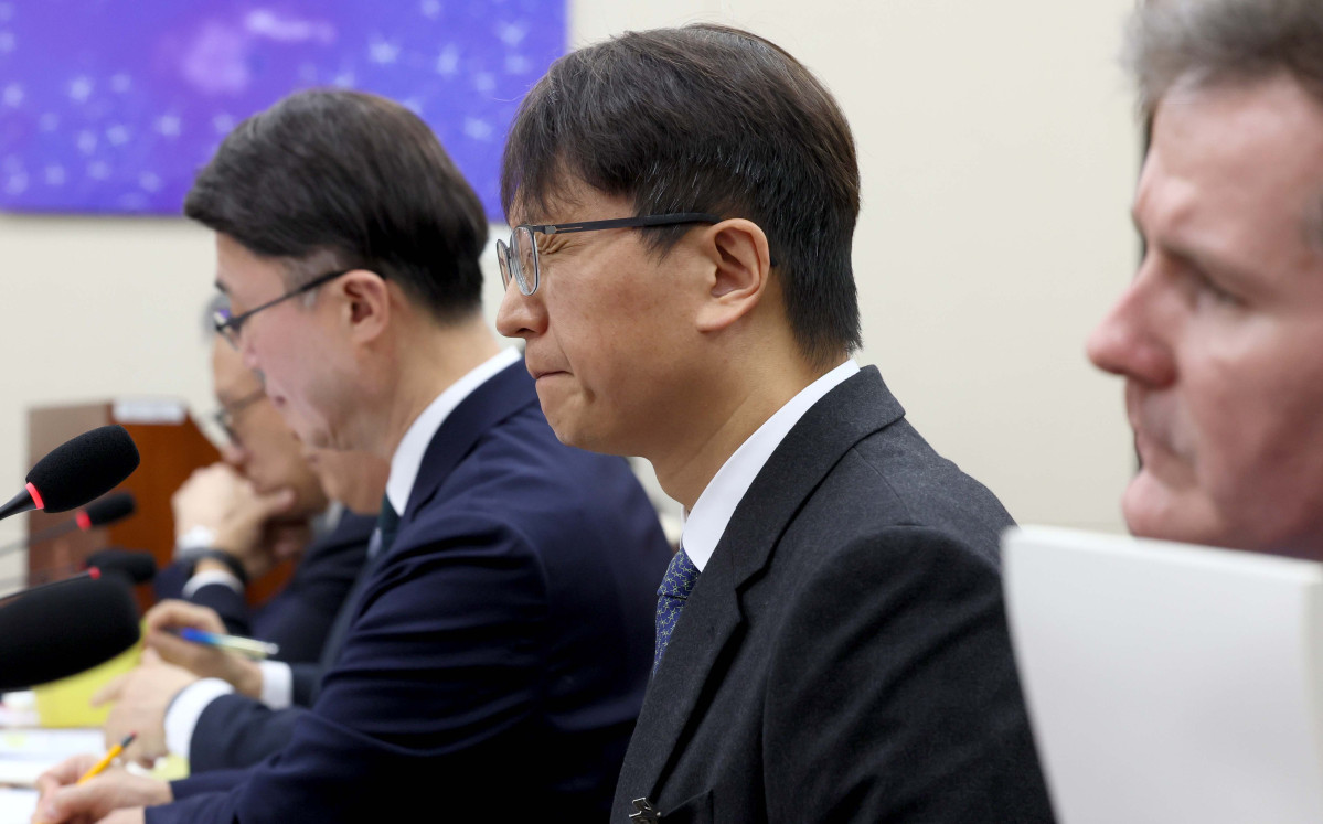 ▲박대준 쿠팡 대표이사가 2일 서울 여의도 국회에서 열린 과학기술정보방송통신위원회의 쿠팡 고객 개인정보 유출 사태 관련 긴급 현안질의에 출석해 잠시 눈을 감고 있다. 신태현 기자 holjjak@