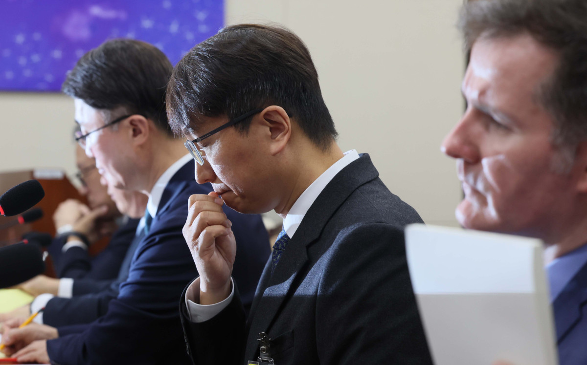 ▲박대준 쿠팡 대표이사가 2일 서울 여의도 국회에서 열린 과학기술정보방송통신위원회의 쿠팡 고객 개인정보 유출 사태 관련 긴급 현안질의에 출석해 잠시 눈을 감고 있다. 신태현 기자 holjjak@