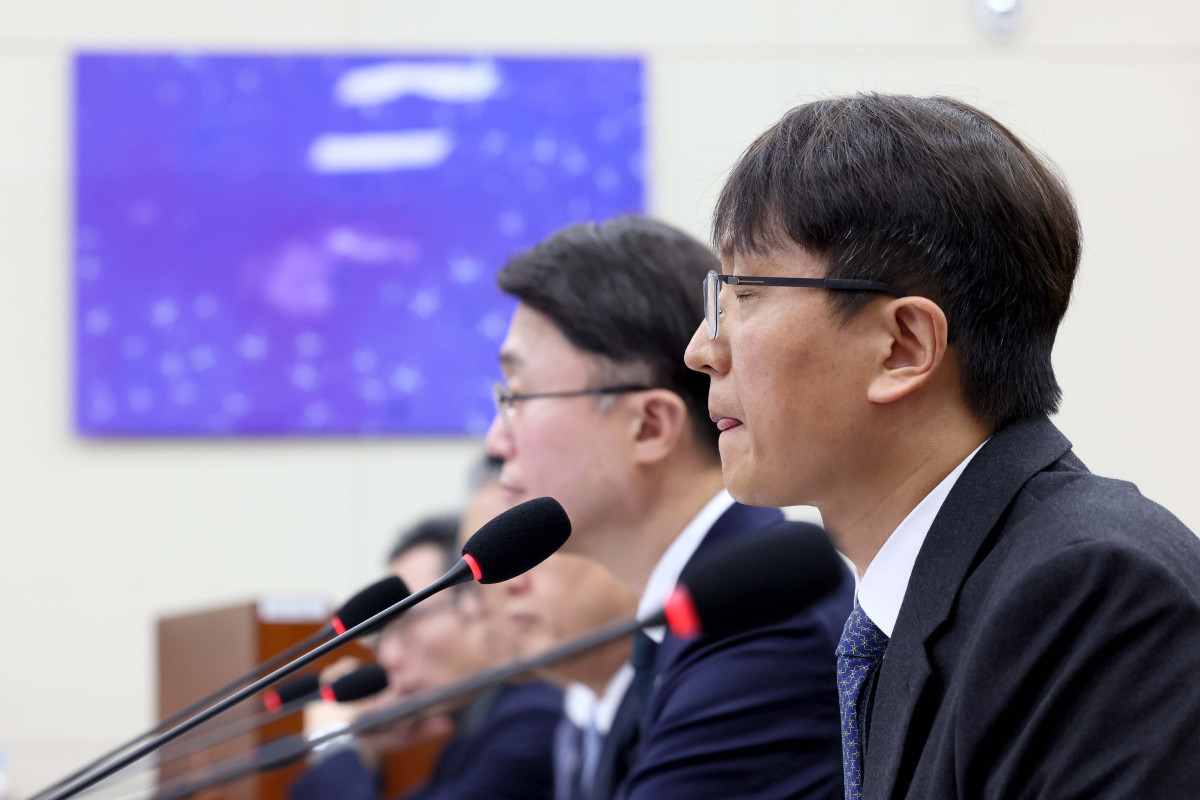 ▲박대준 쿠팡 대표이사가 2일 서울 여의도 국회에서 열린 과학기술정보방송통신위원회의 쿠팡 고객 개인정보 유출 사태 관련 긴급 현안질의에 출석해 잠시 눈을 감고 있다. 신태현 기자 holjjak@