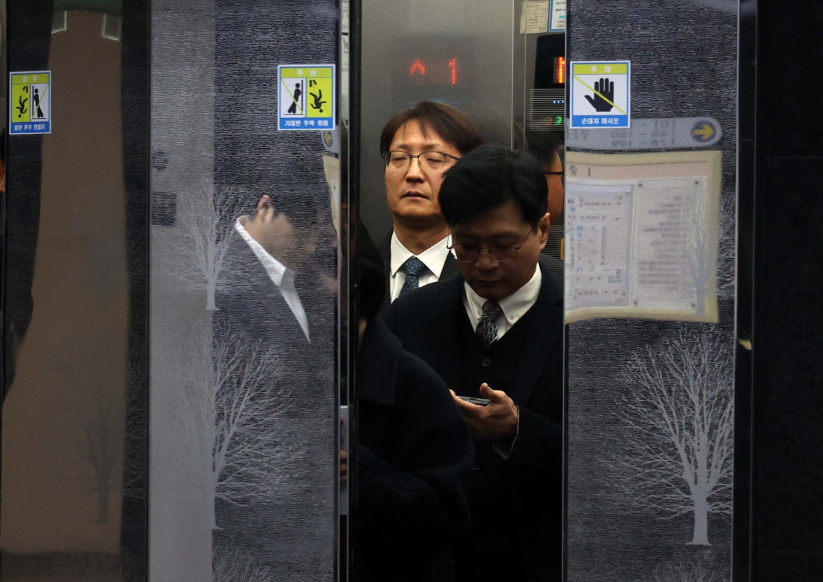 ▲박대준 쿠팡 대표이사가 2일 서울 여의도 국회에서 열린 과학기술정보방송통신위원회의 쿠팡 고객 개인정보 유출 사태 관련 긴급 현안질의에 출석하기 위해 엘레베이터에 탑승하고 있다. 신태현 기자 holjjak@